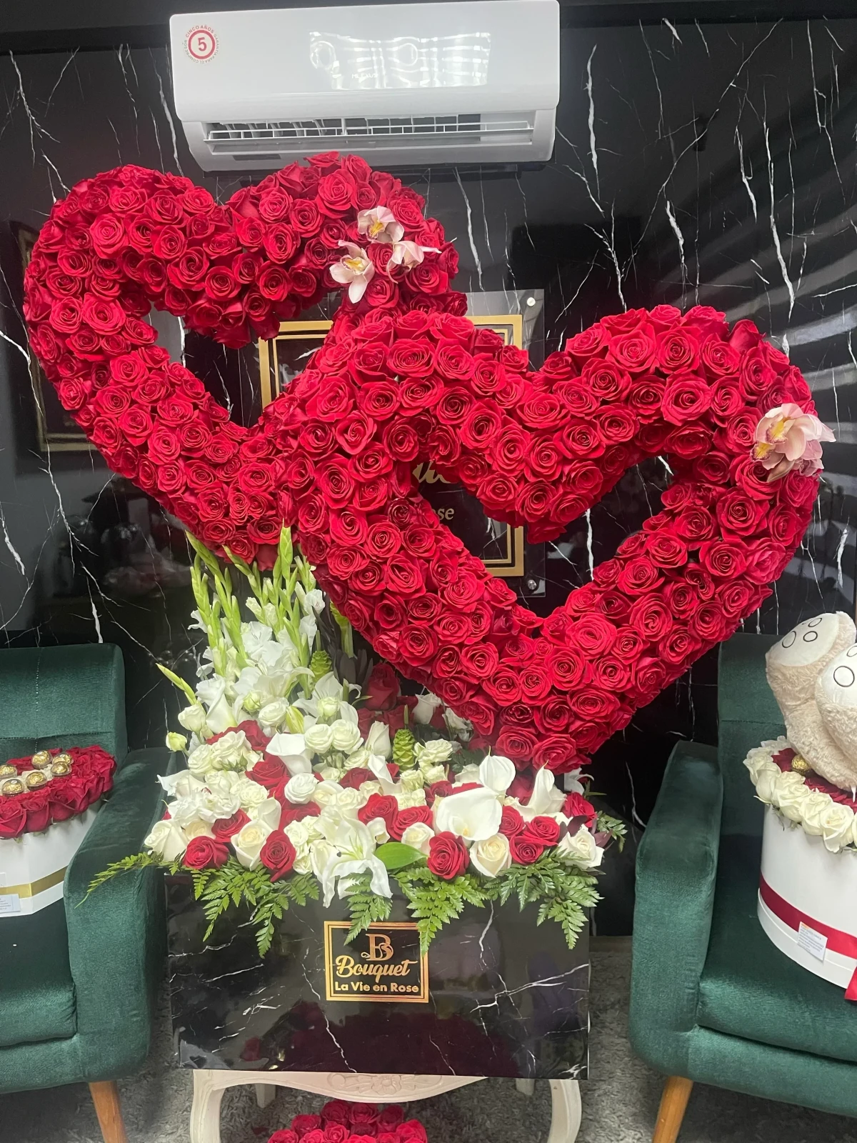 Doble corazon hueco con jardin