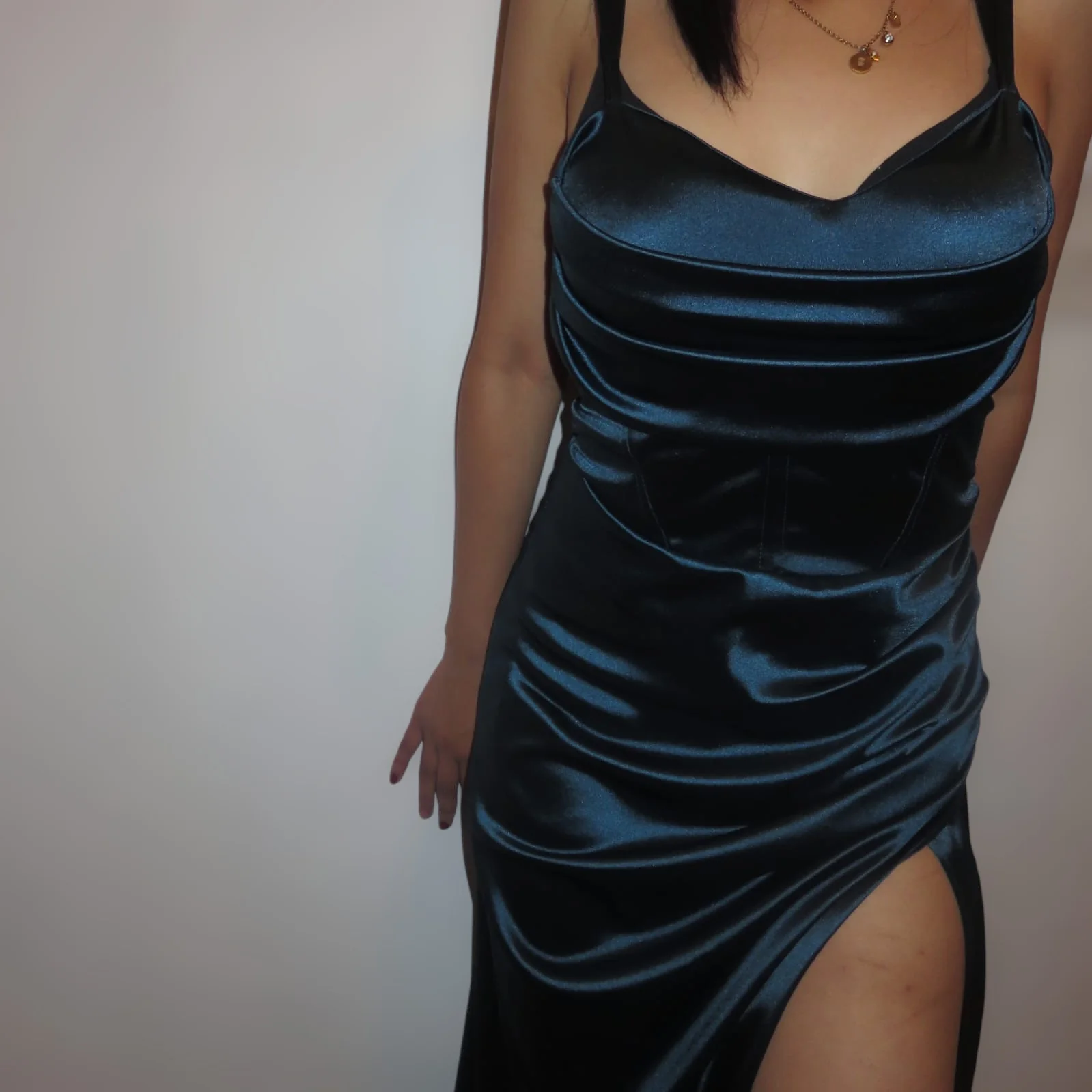 Vestido azul largo con abertura 4