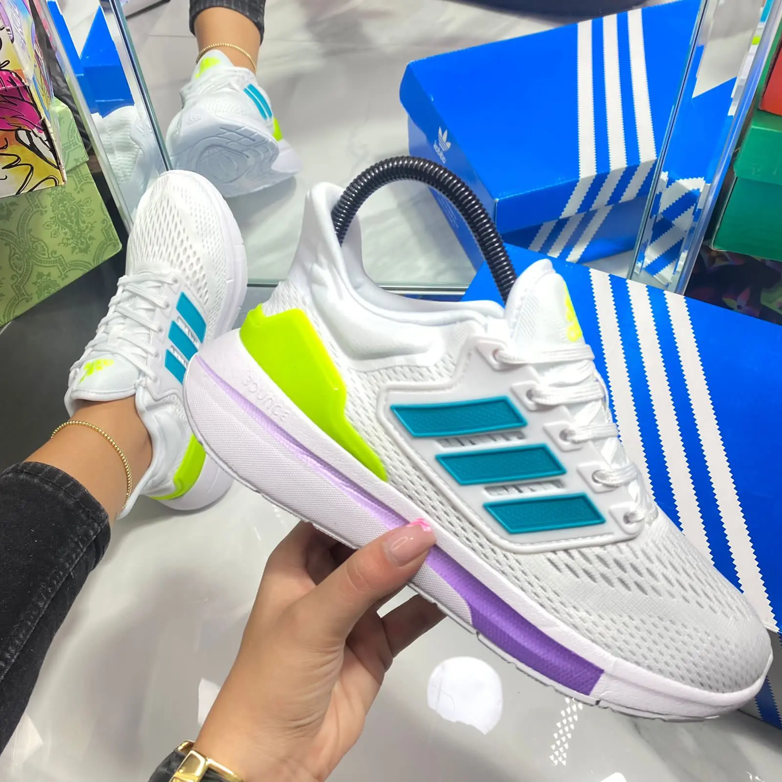 ADIDAS ULTRBOOTS AAA