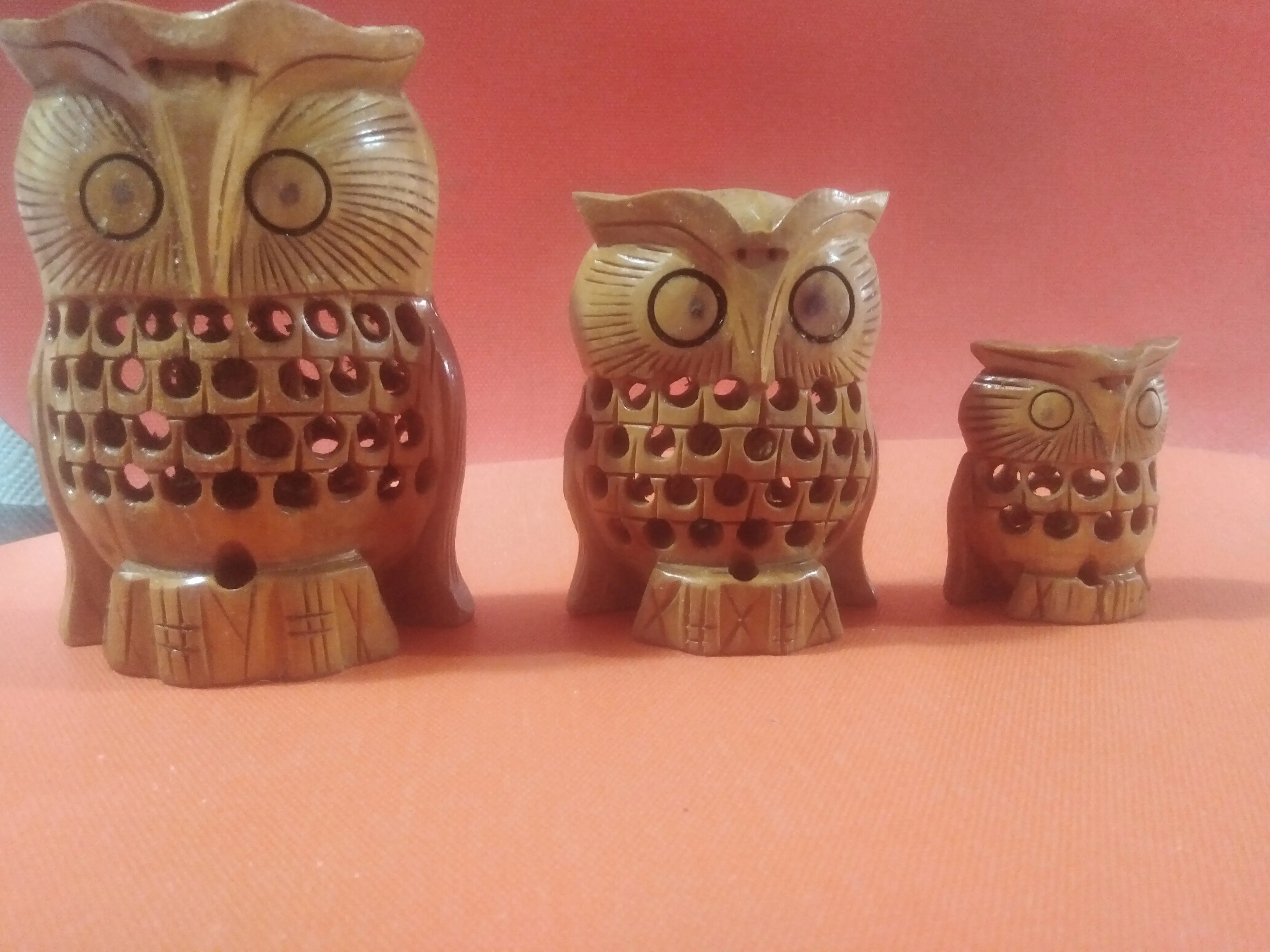 Buho de la suerte madera de sándalo 