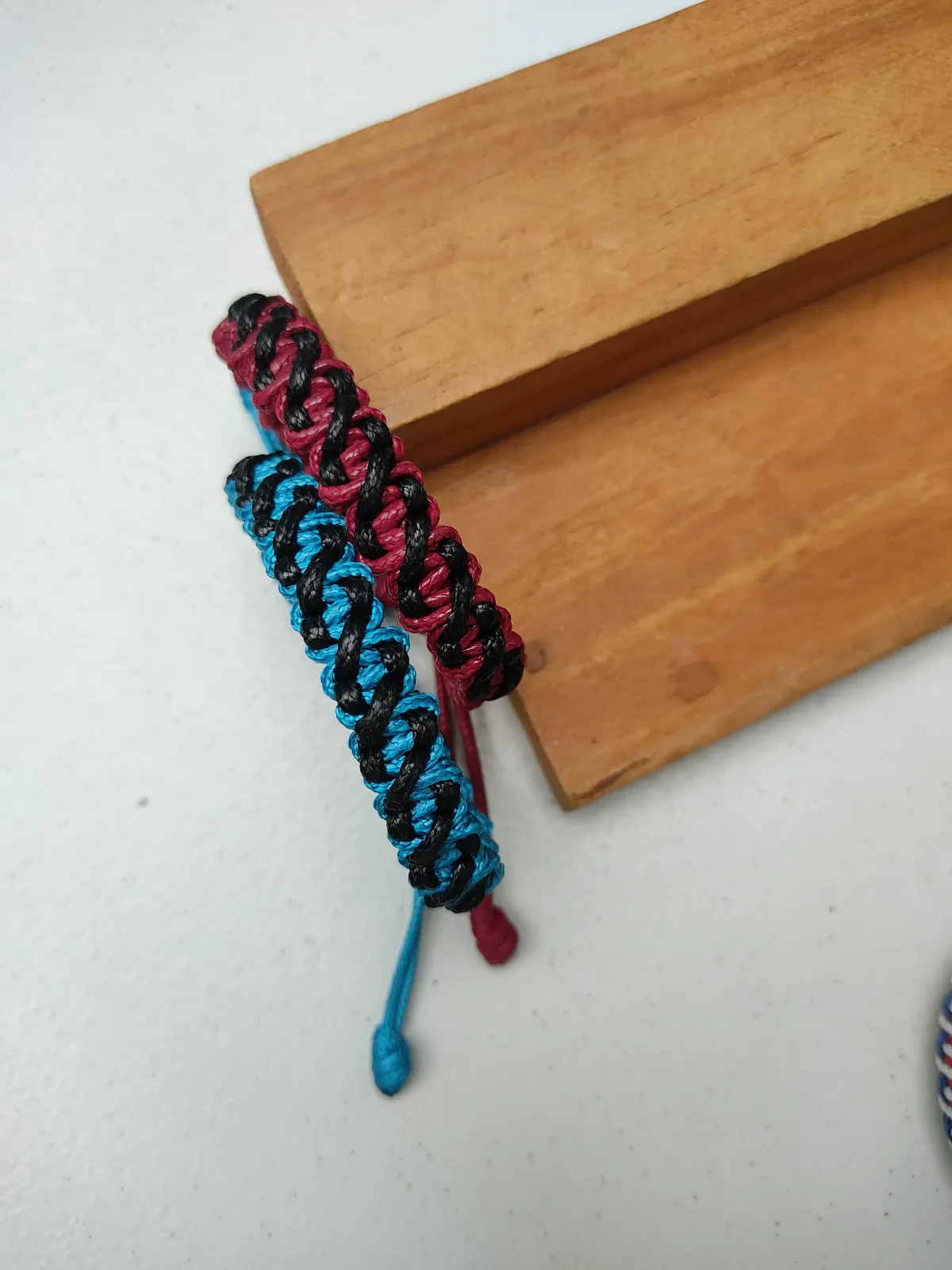 Pulsera tejida para caballero  2