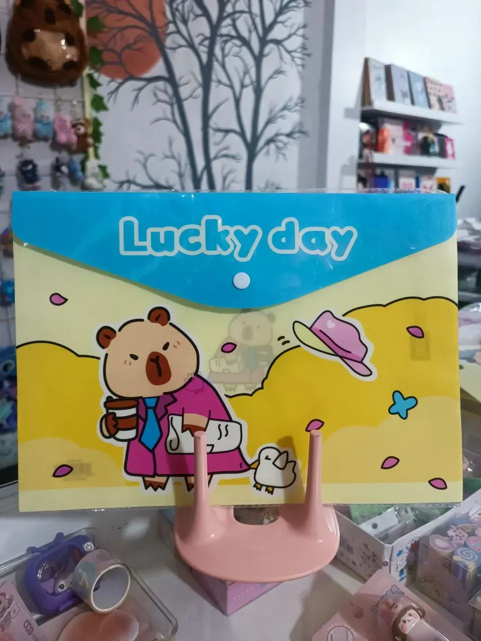 Carpeta tipo sobre. CAPIBARA. Más regalo 2