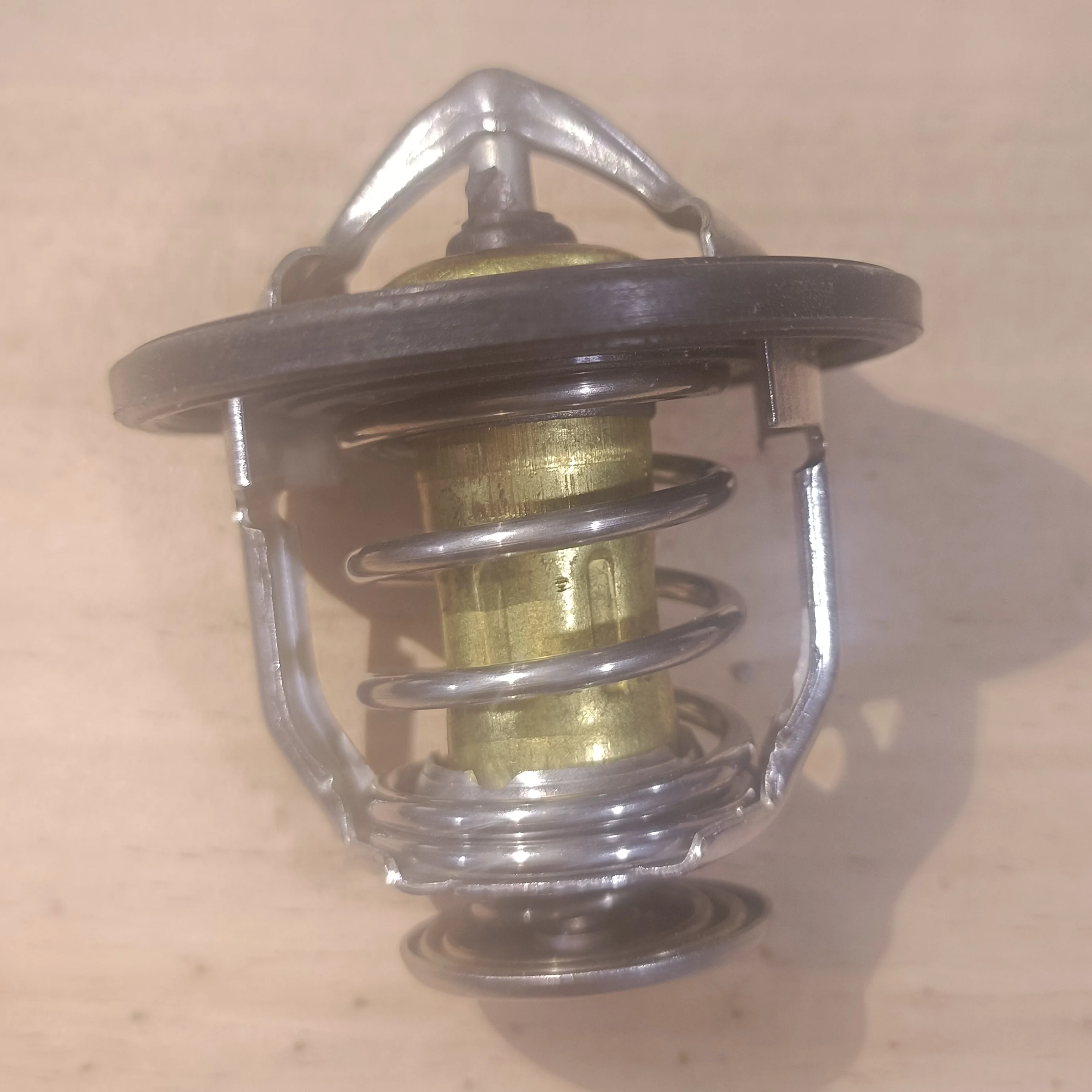 Termostato de Mitsubishi motors ,82*C