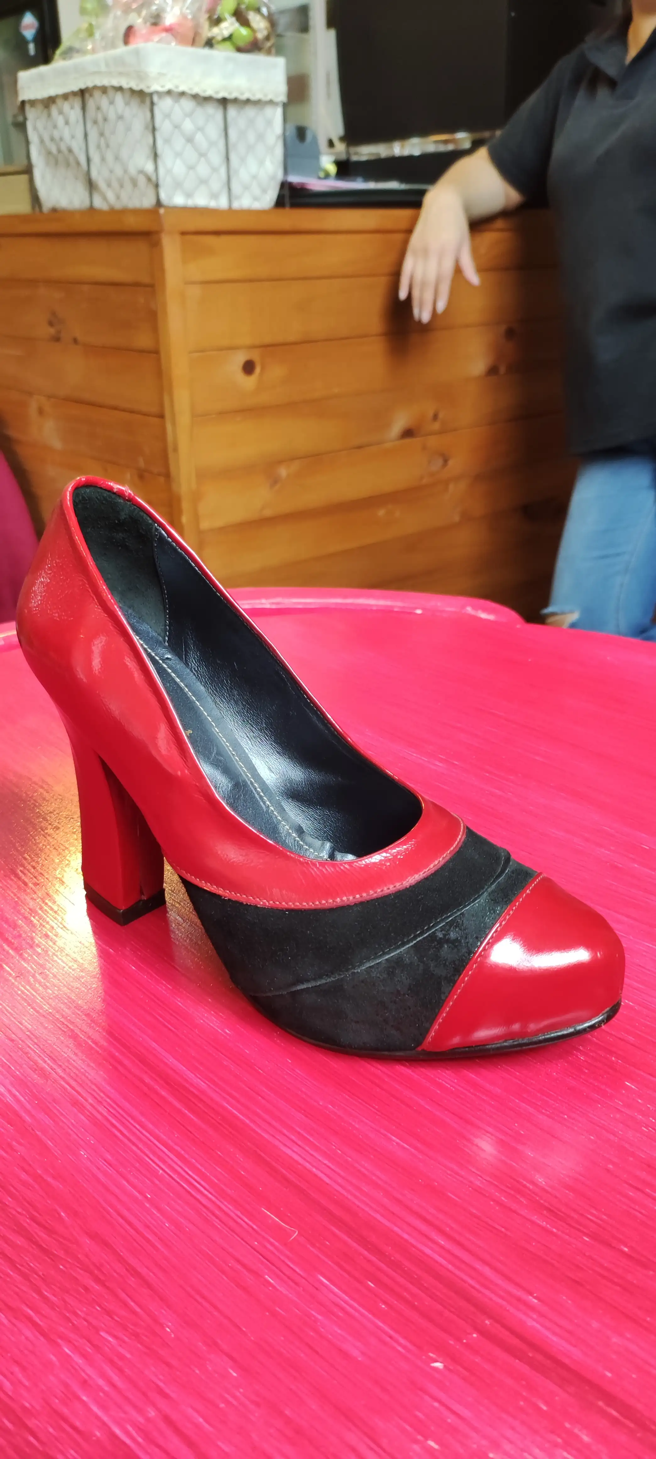 Zapato rojo\negro