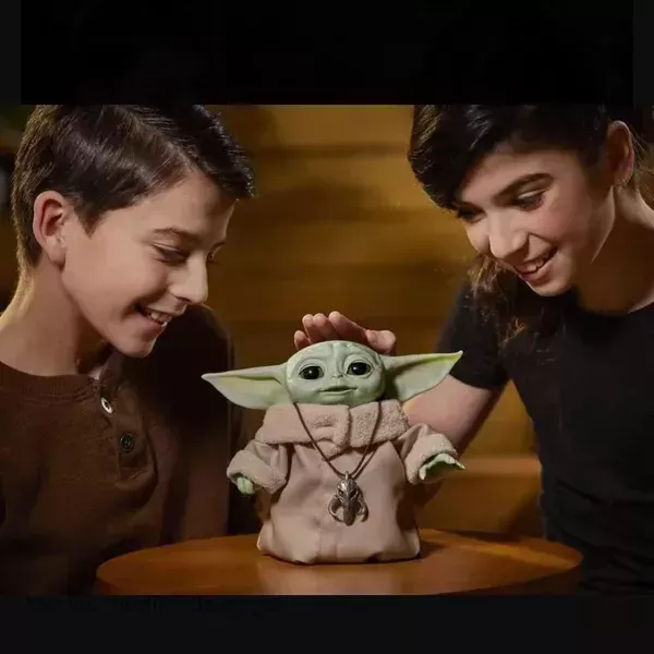 Mandalorian child Hasbro 4