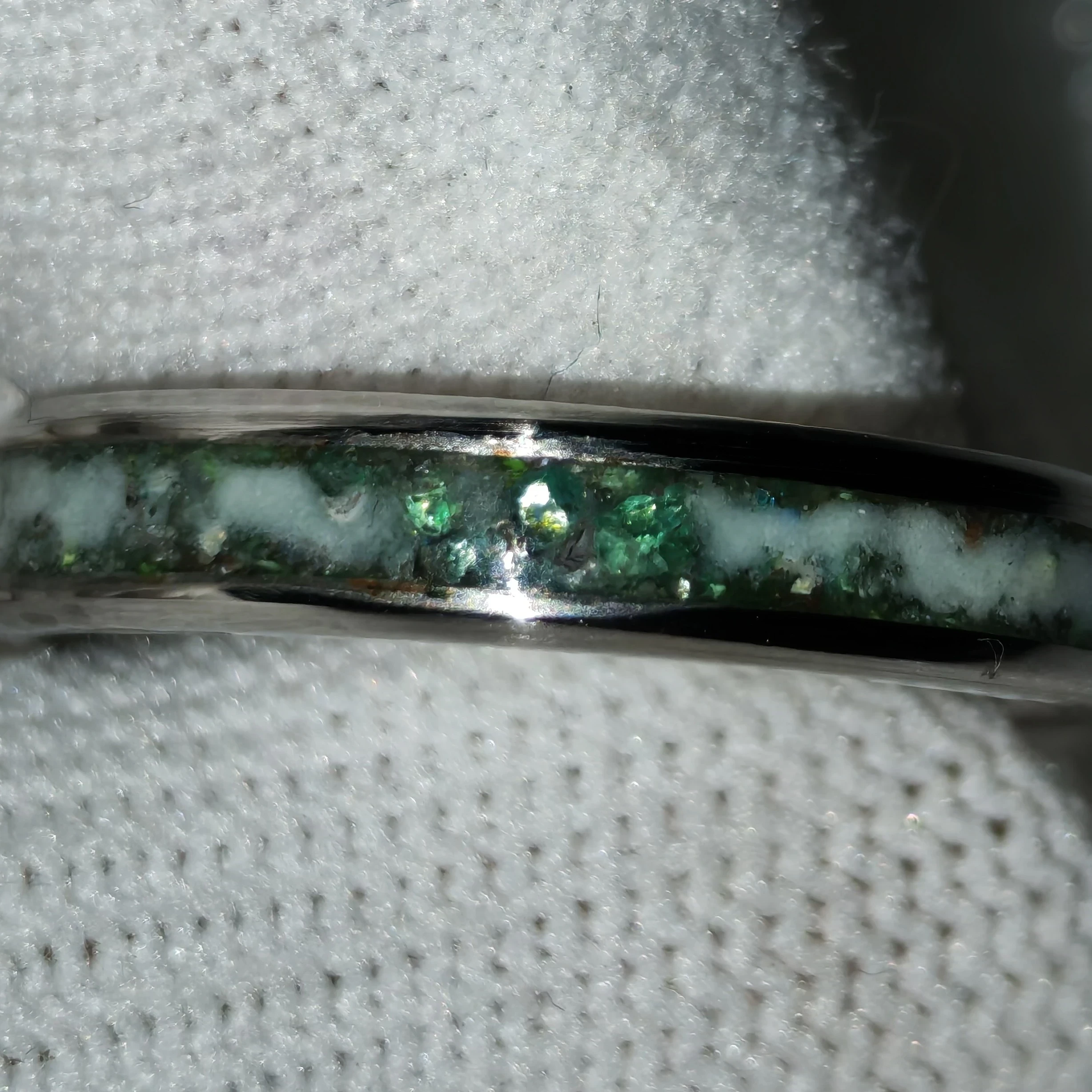 Anillo Neón de Esmeraldas  2