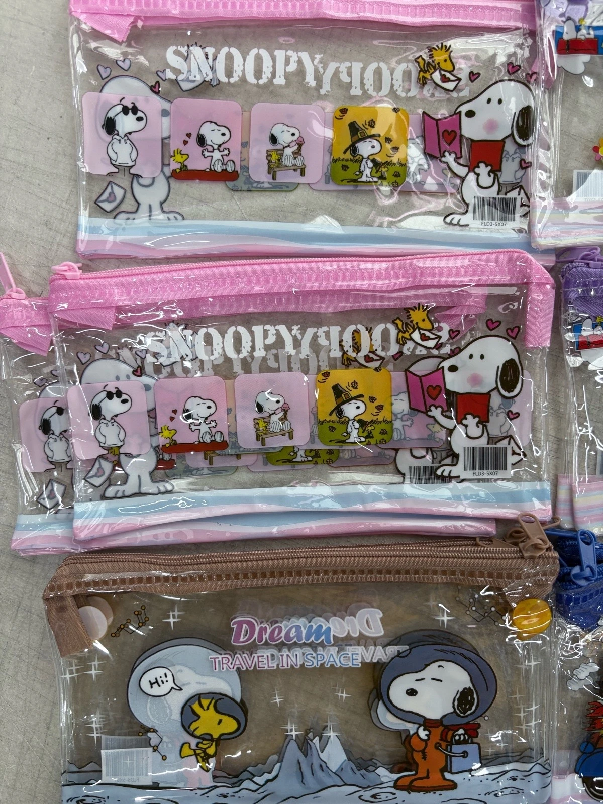 Paquete de 12 Lapiceras Transparentes de Personajes Variados – Hello Kitty, Spider-Man, K-Pop, Snoopy y Stitch ✏️✨ 3