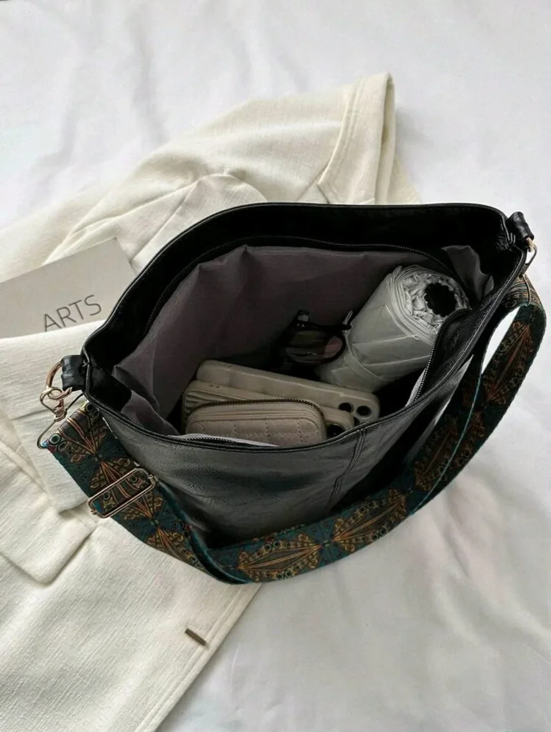 Bolso amplio color negro  2