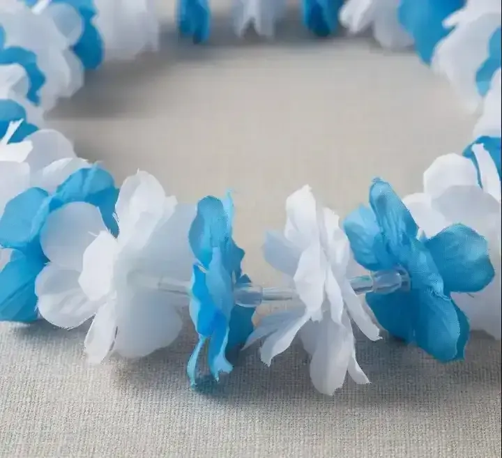 Collar de flores de tela hawaiano argentina celeste y blanco  3