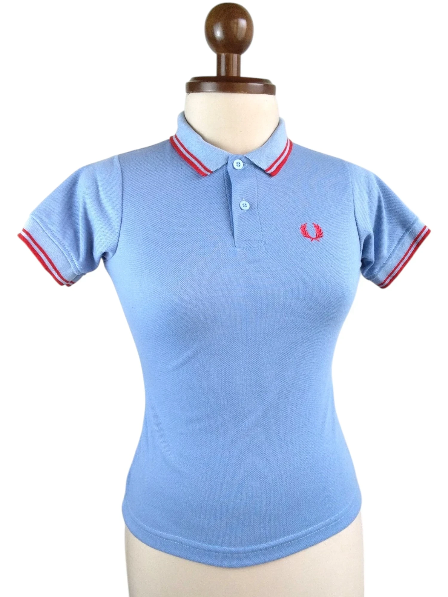 Camisa Polo azul claro con Rojo