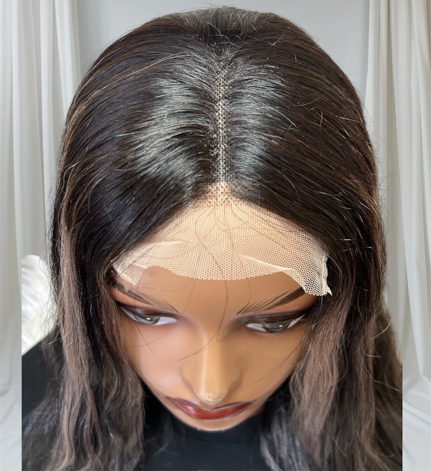 Peluca de cabello humano ondulado con reflejos grises 16” 4