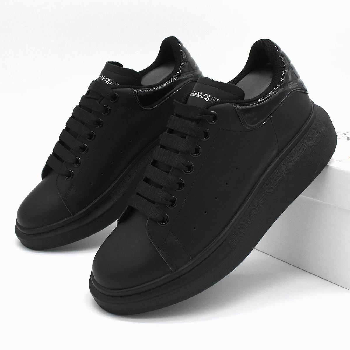 Alexander McQueen Oversized en negro