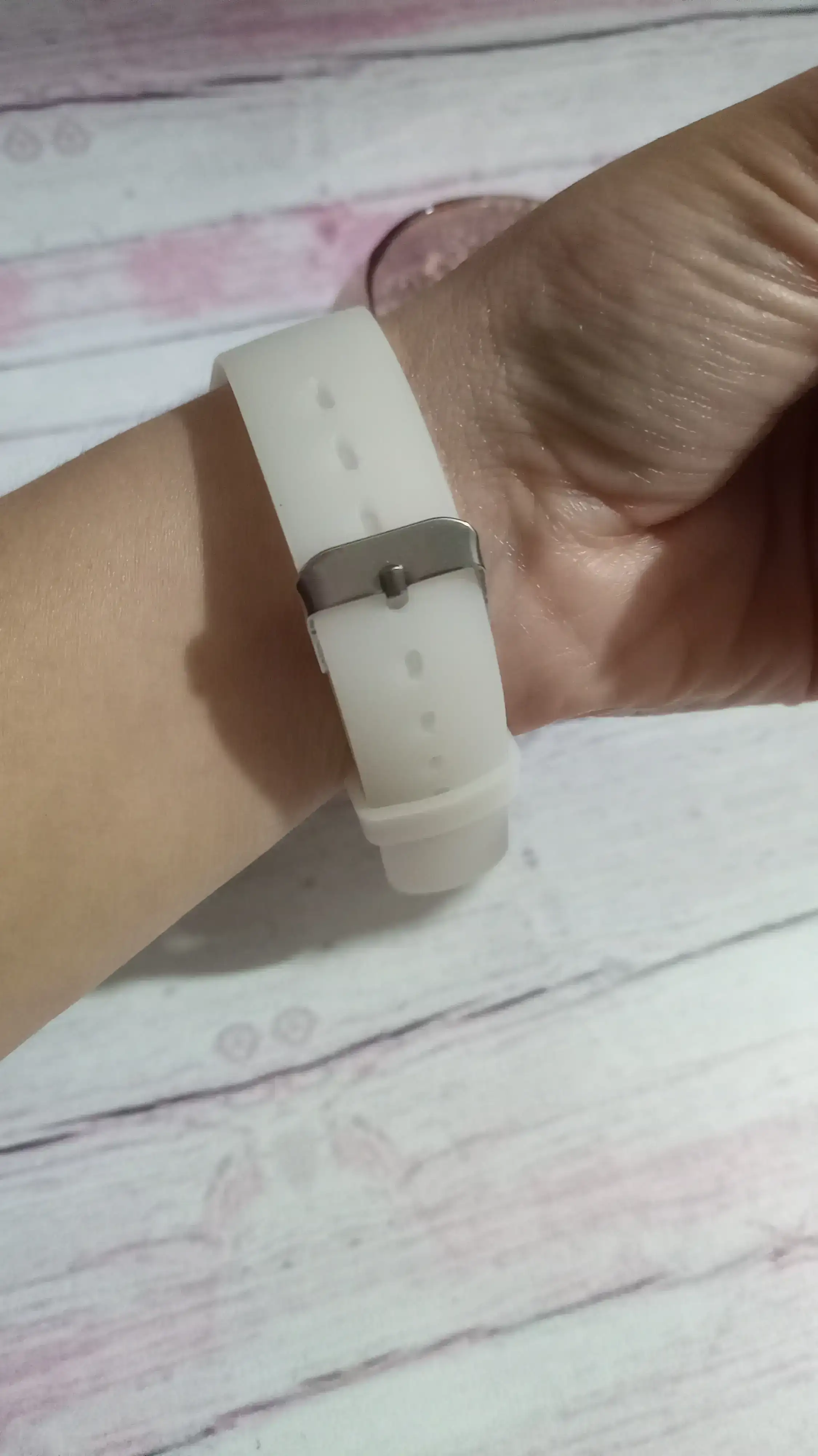 Reloj blanco 🕙 con malla de goma 3