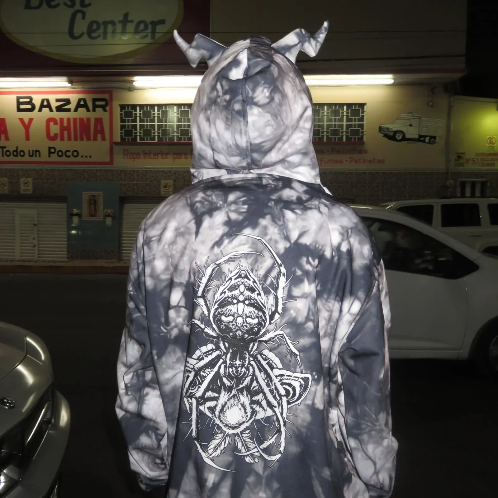 Sudadera de araña con cuernos 2