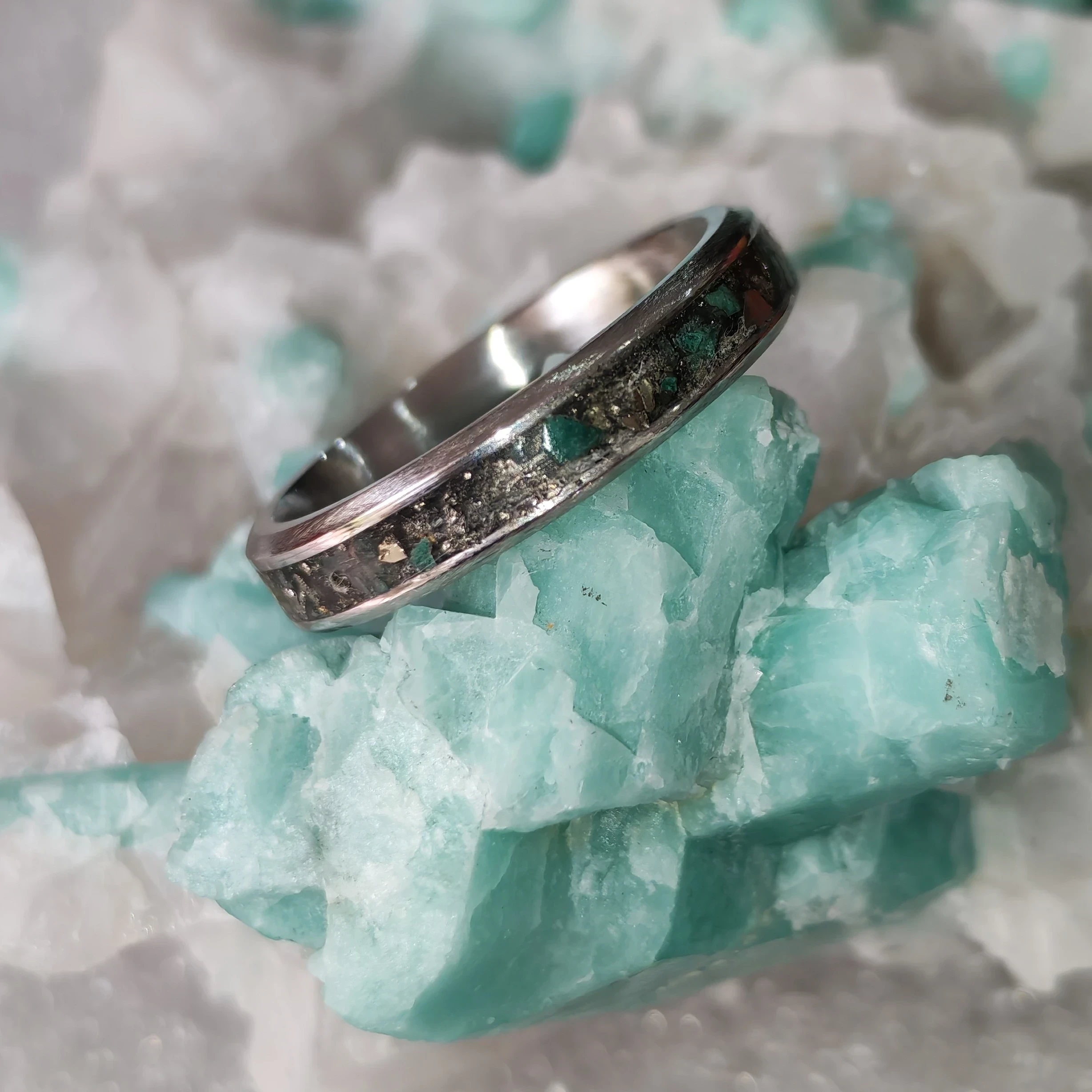 Anillo Dama con Esmeraldas y Piritas 2