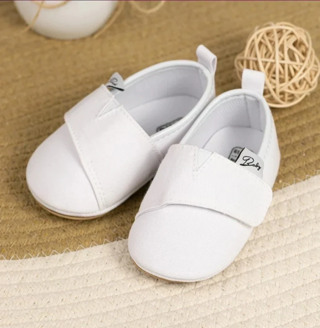ZAPATITOS BLANCOS