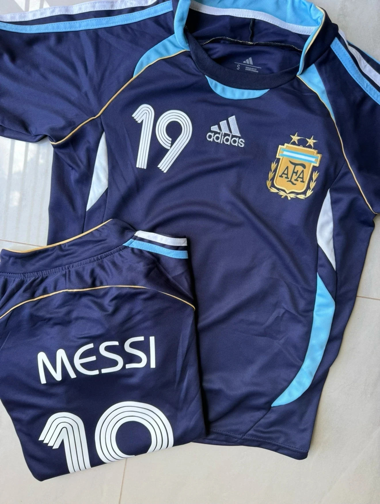 CAMISETAS RETRO BOCA RIVER Y ARG
