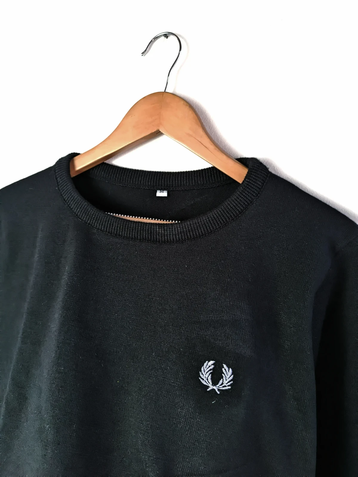 Jersey negro cuello redondo  2