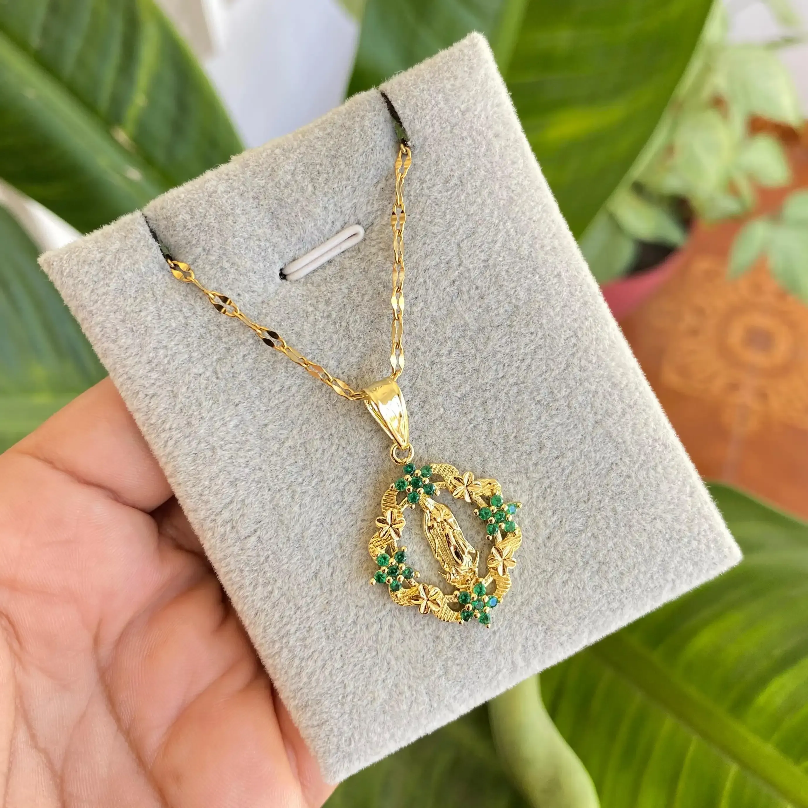 Cadena Y Dije En Acero Con Piedra Circon De Virgen Flores Verdes 2