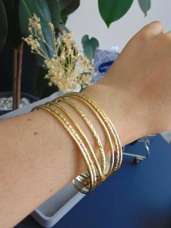 BRAZALETE ACERO DOR 7 LINEAS MARTILLADO