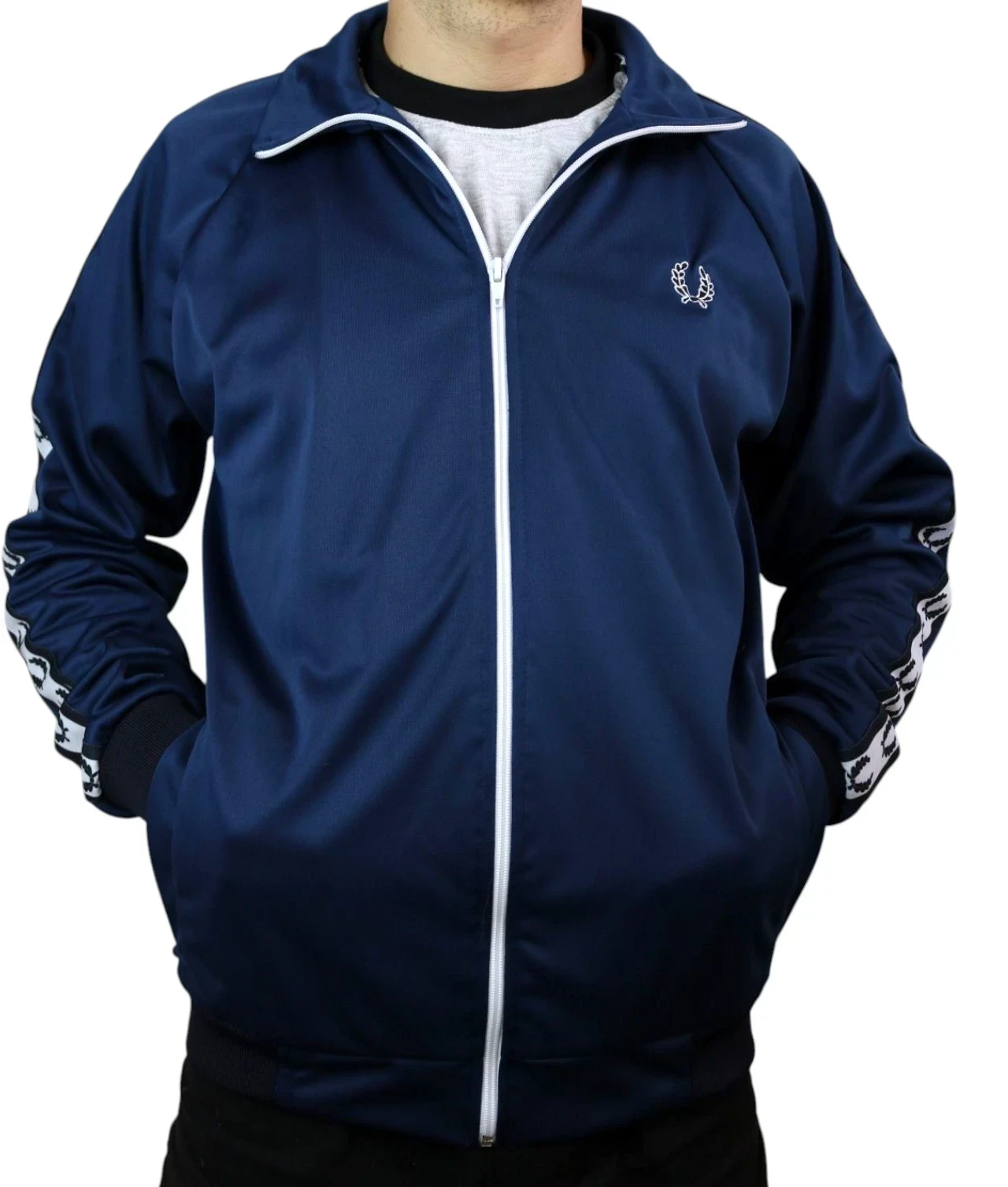 Chaqueta deportiva cinta laureles en mangas  2