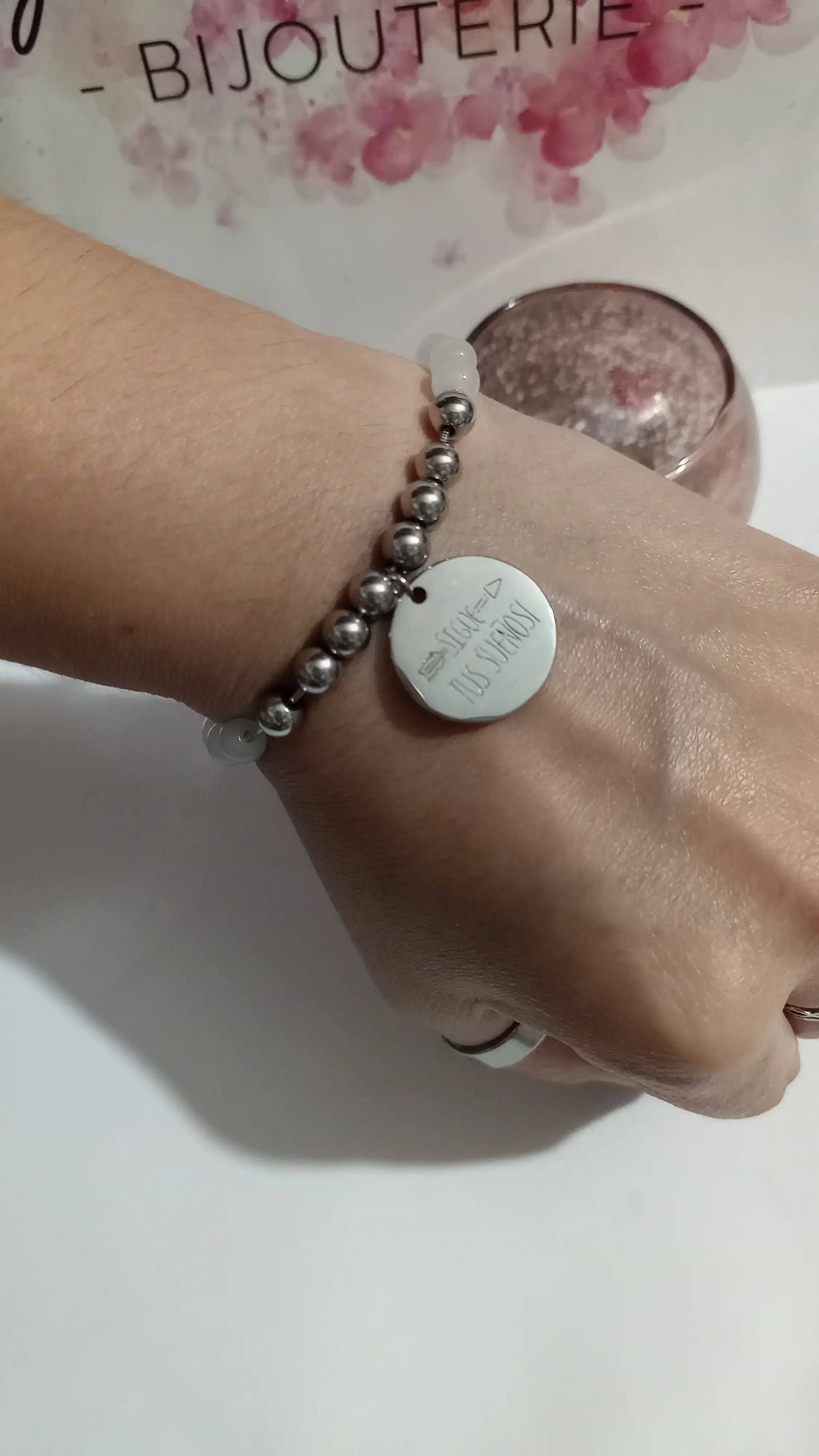 💜PULSERA AJUSTABLE CON BOLITAS Y DIJE "sigue tus sueños 2