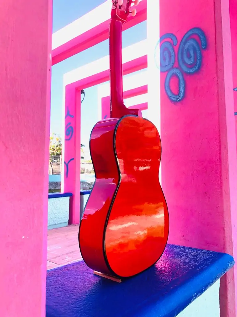 Guitarra color rojo 2