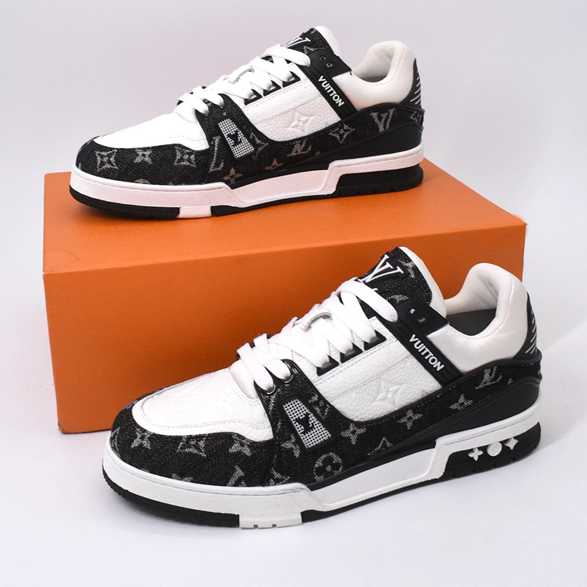 LV Trainer blanco y negro 4