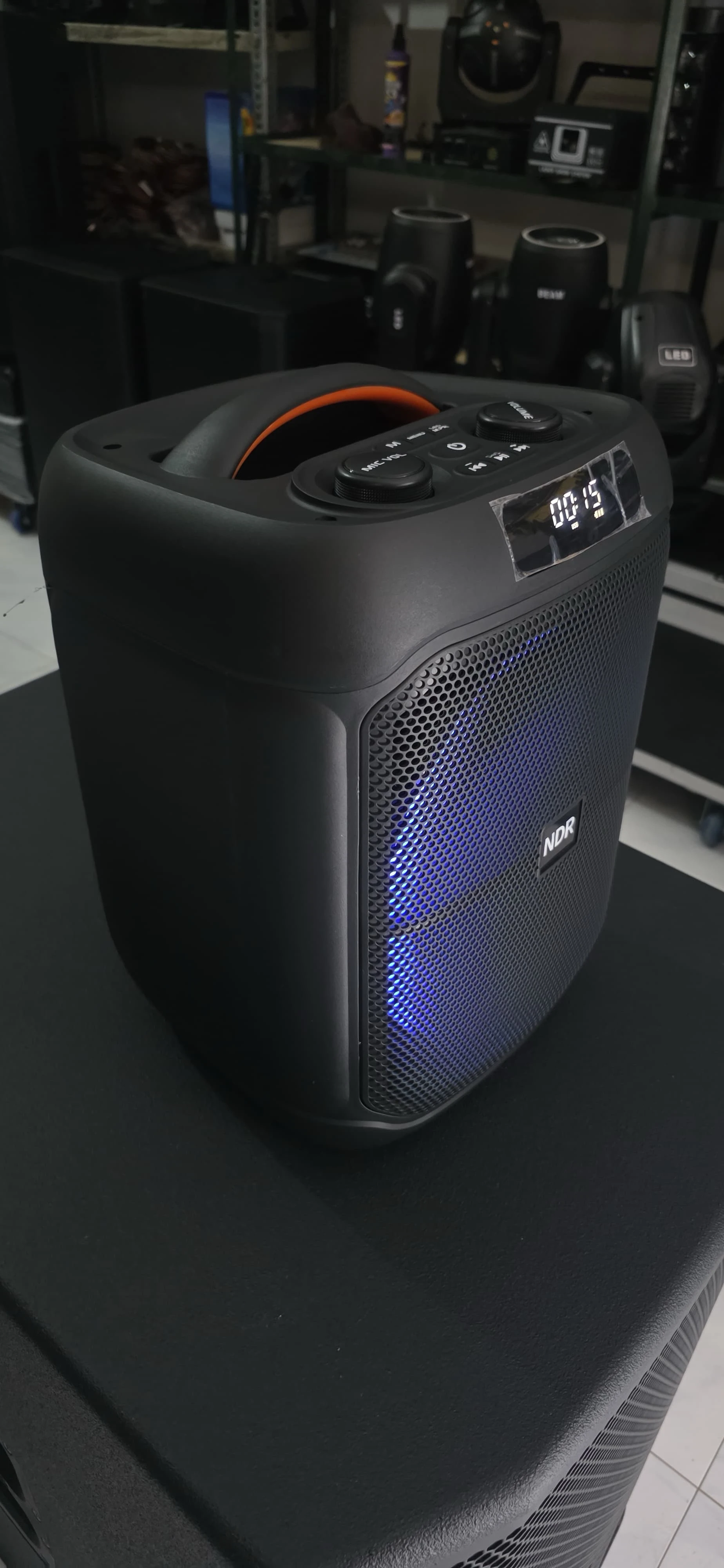 PARLANTE RECARGABLE DE 8 PULGADAS  "NDR"  PRECIO 690BS CON 2 MICROFONOS INALAMBRICOS IGUAL RECARGABLES Y CONTROL REMOTO 🥳 3