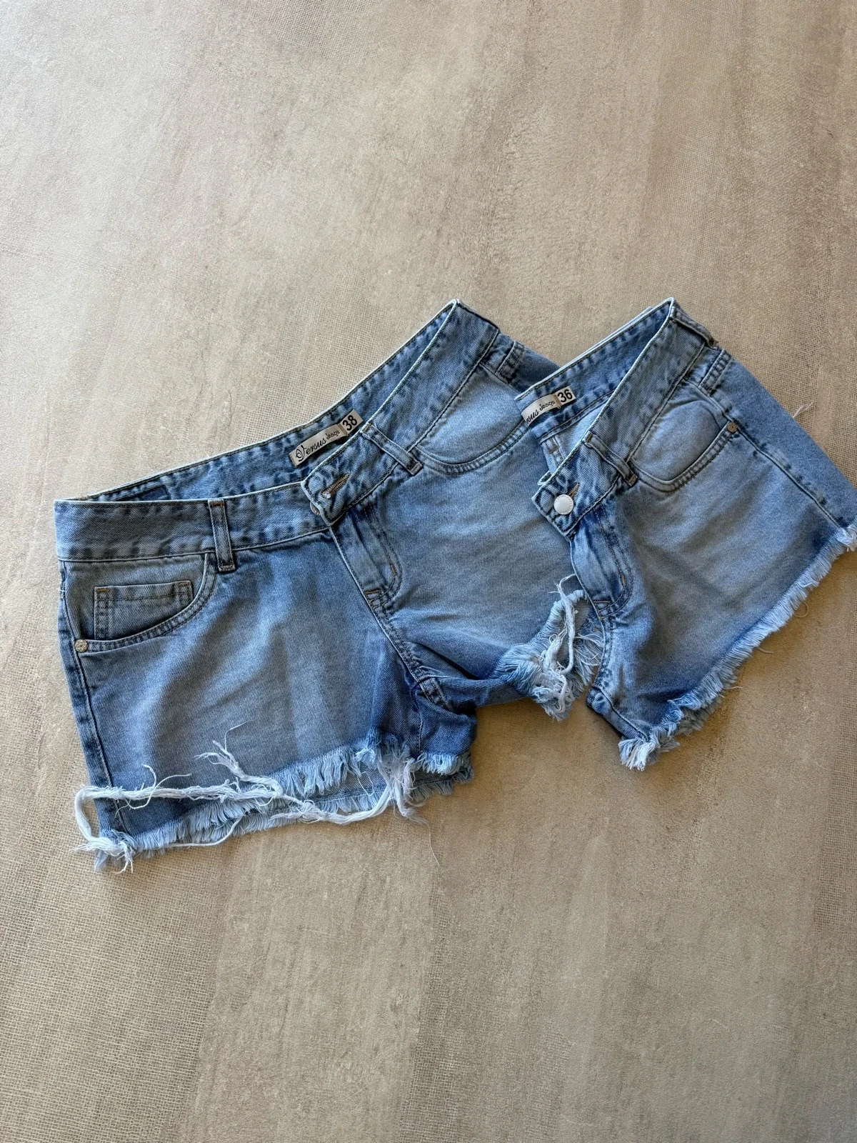 SHORT VERSUS PREMIUM FLECOS 