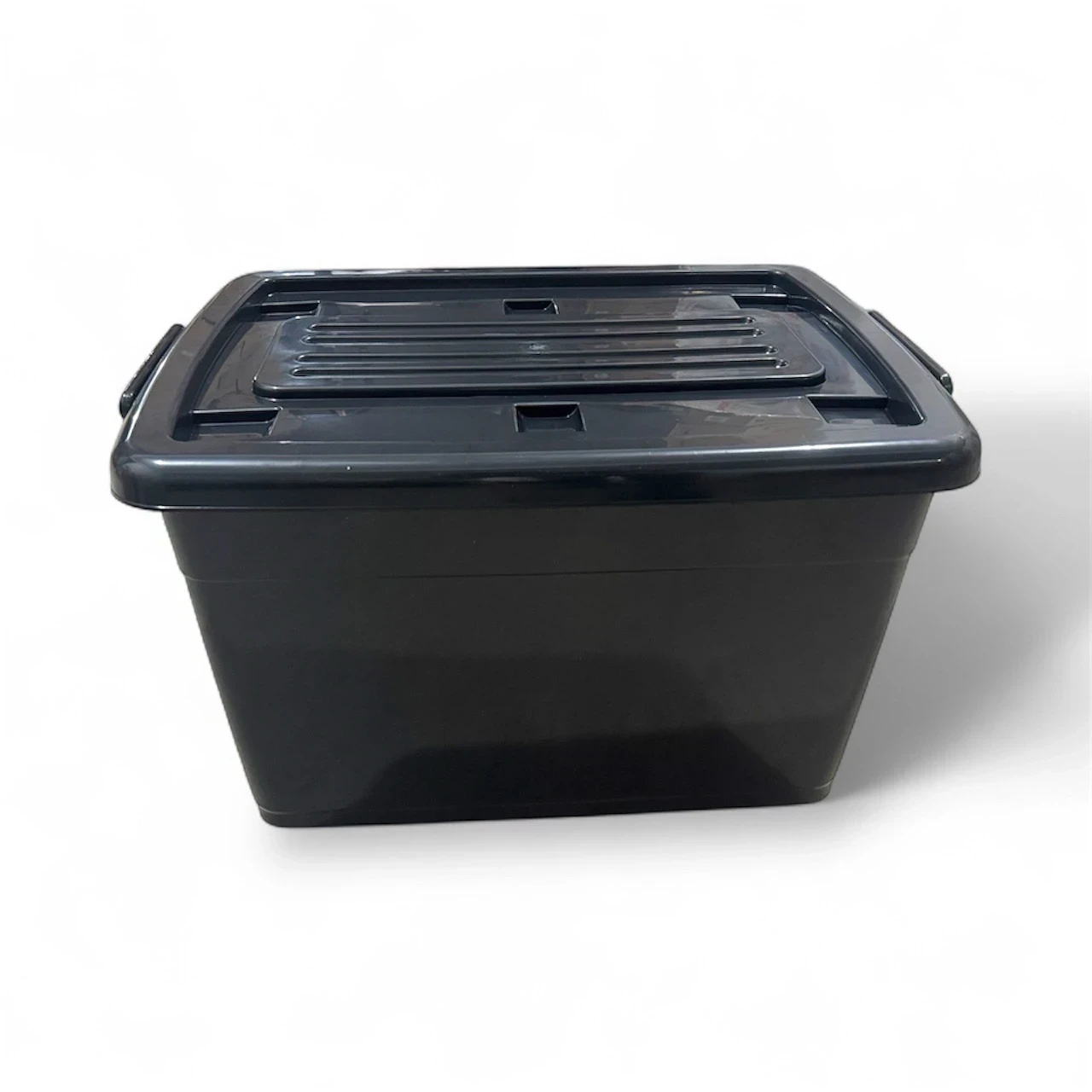Caja organizadora 70 LTS negra c/ tapa y ruedas 