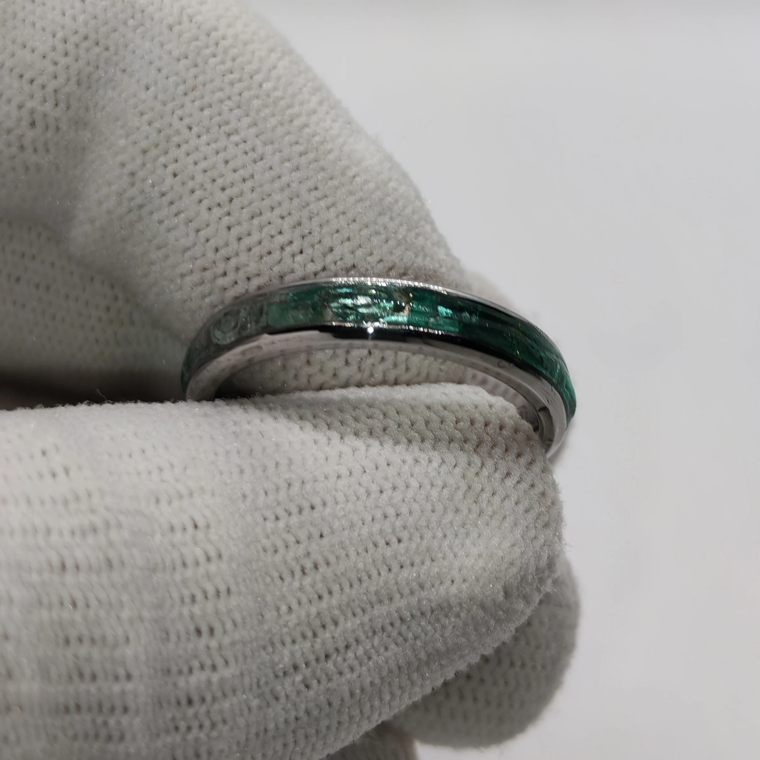 Anillo Talla 8.5 solo Esmeraldas Cristal  5