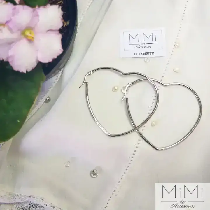 Aretes corazones plateados en acero inoxidable 