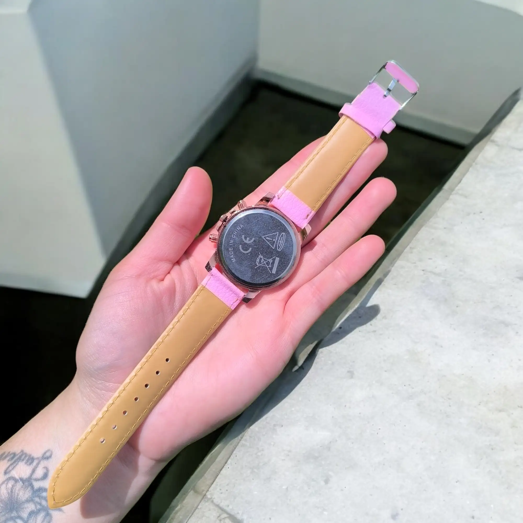 Reloj redondo rosa 4