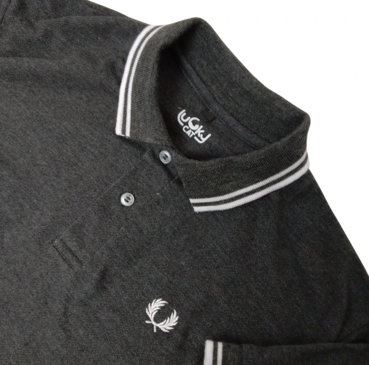 Camisa polo gris con blanco talla S 