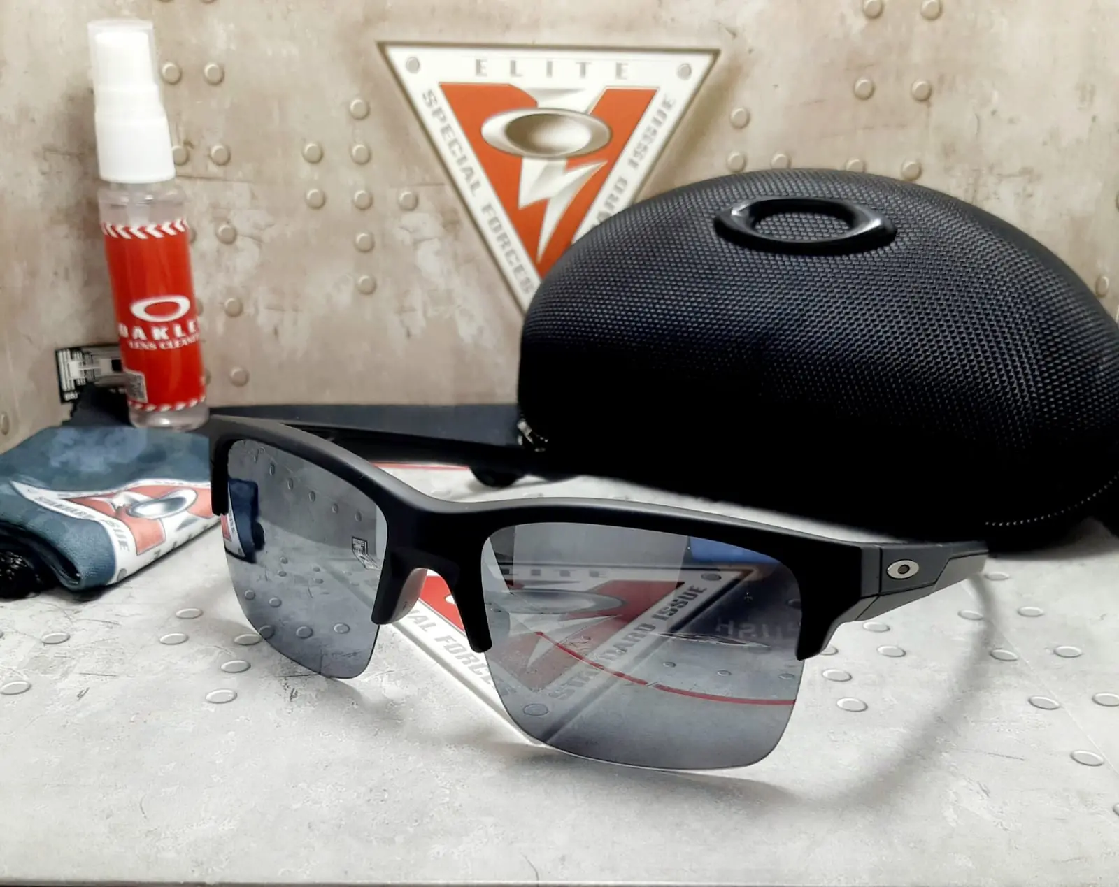 OAKLEY CLIFDEN AAA 2