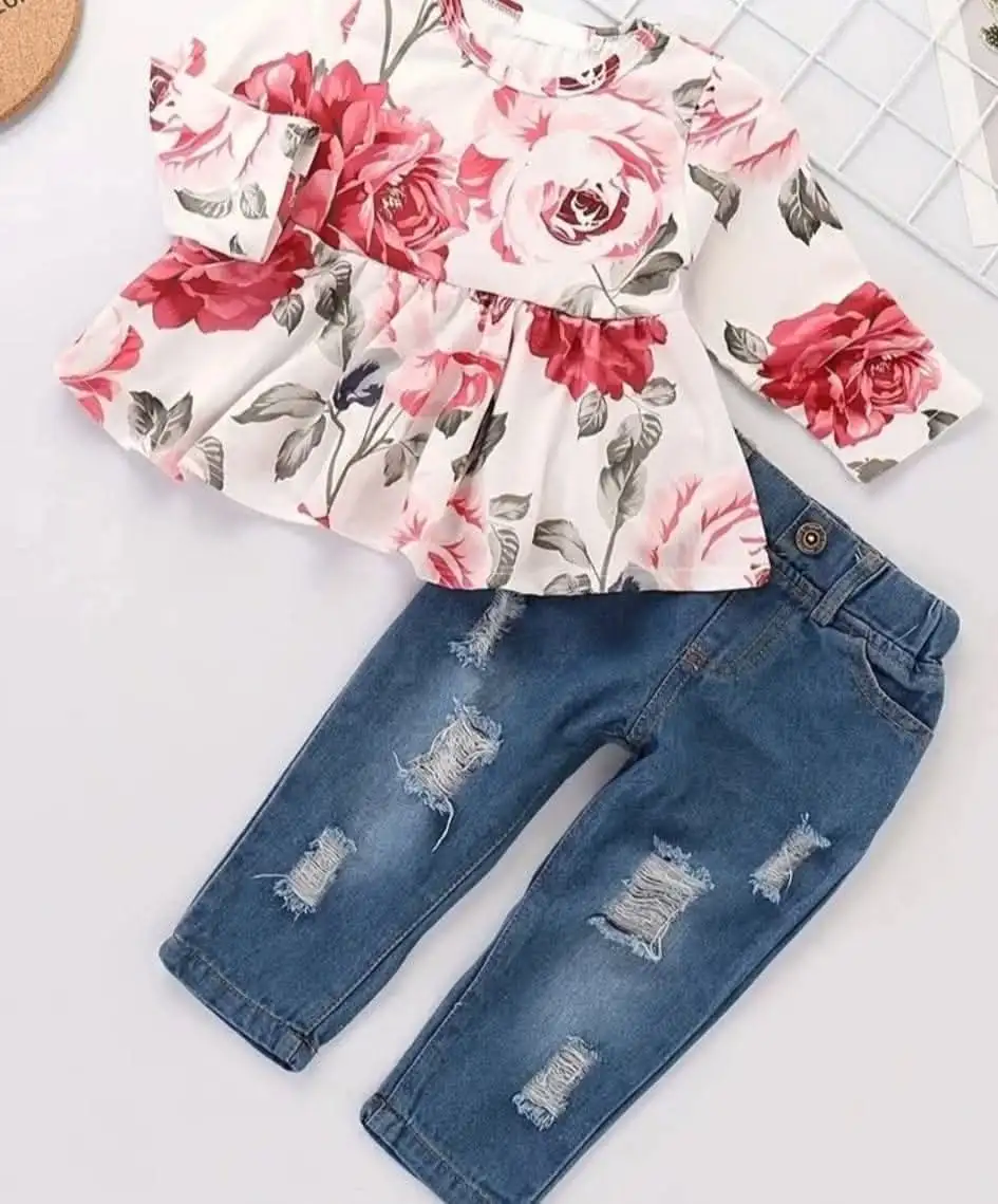 Conjunto jeans y polera manga larga flores