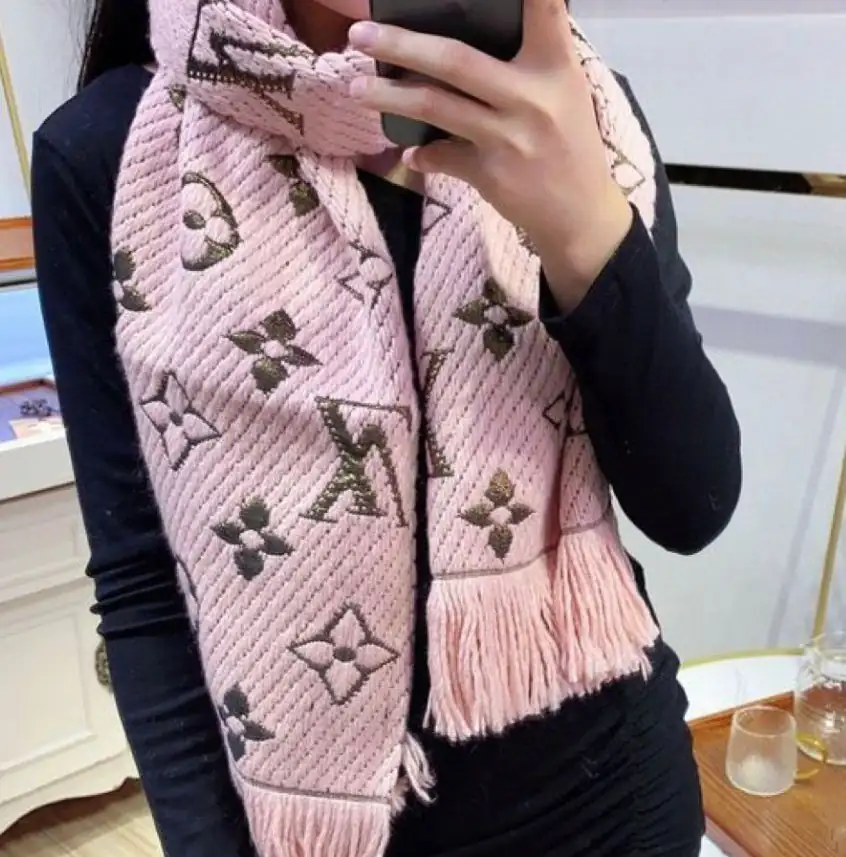 Louis Vuitton  2