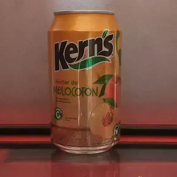 Jugo Kerns sabor melocoton de 330 ml 