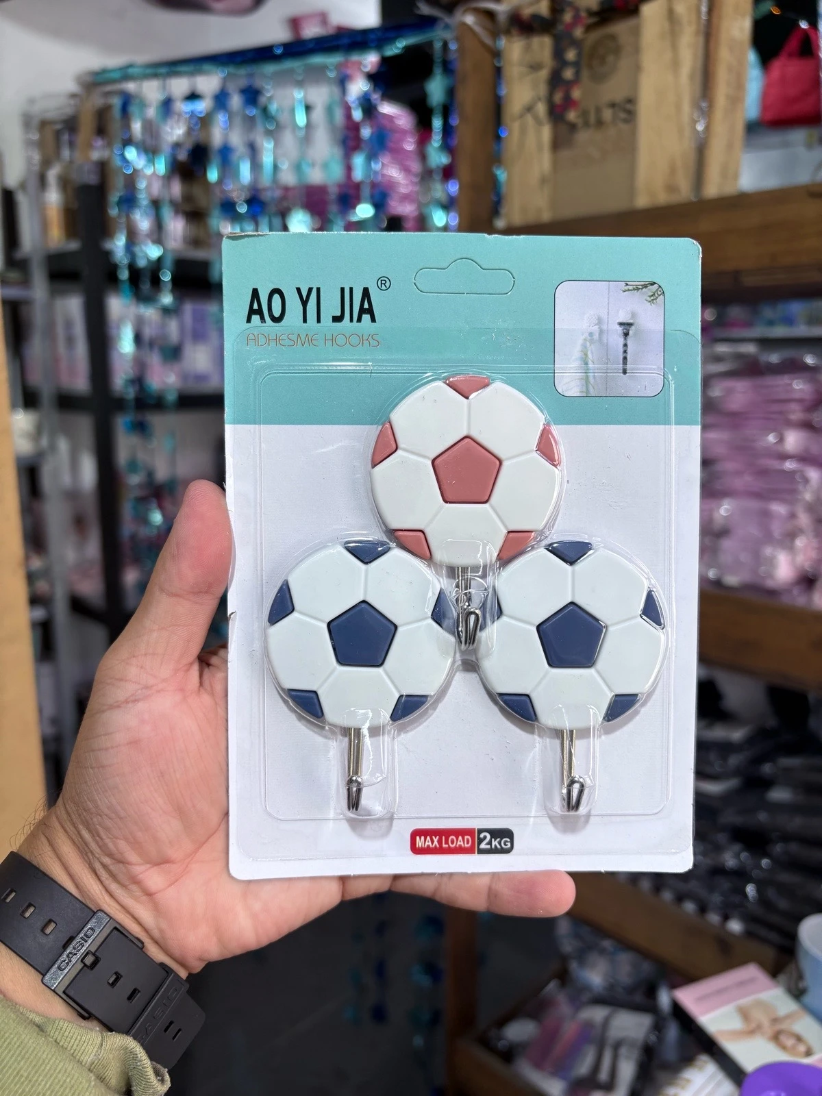  ⚽ Paquete de 12 Ganchos Adhesivos para Pared (Diseño Balón de Fútbol) ⚽ 4