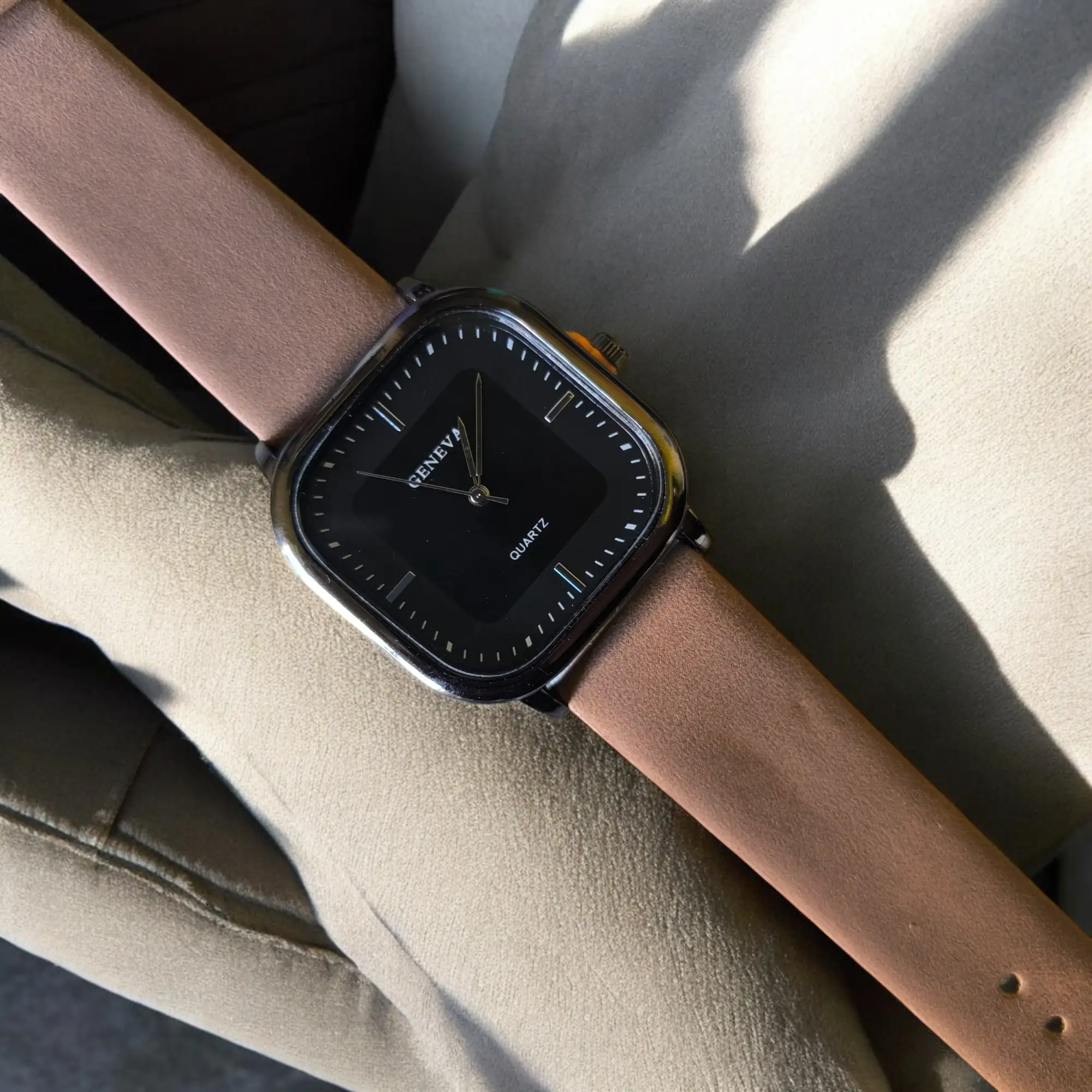 Reloj cuadrado café ll 2