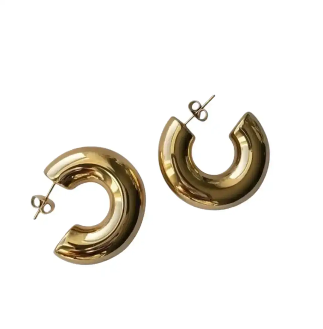 Hoops dorados en forma de c