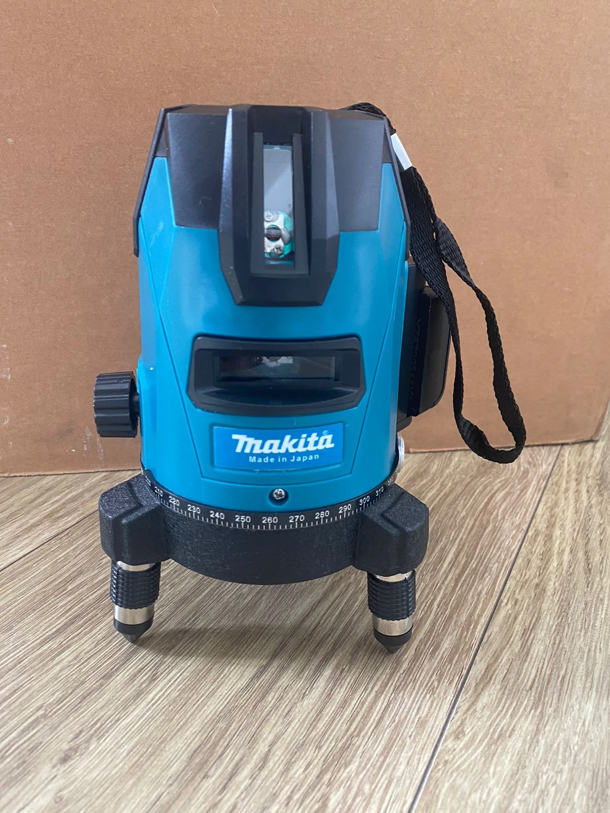Nivel laser 5 lineas makita 2 baterias 2