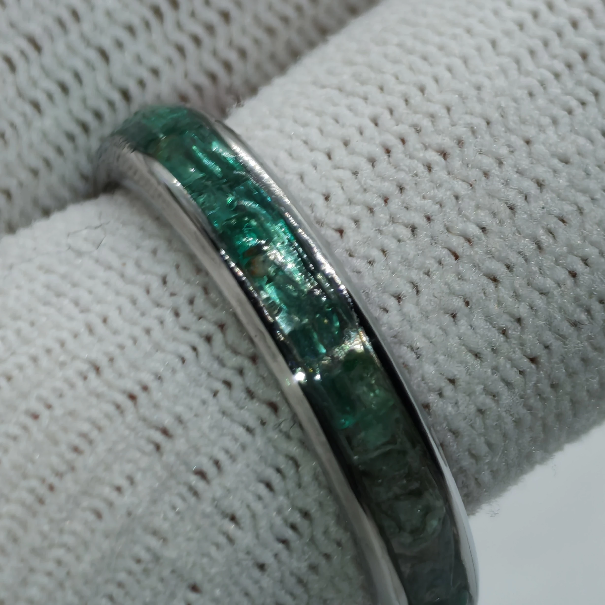 Anillo Talla 8.5 solo Esmeraldas Cristal 