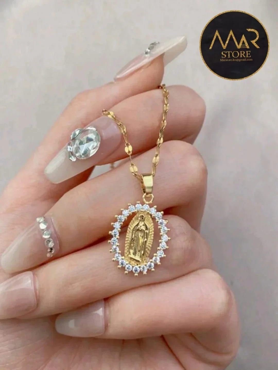 Hermosos collar con dije en acero inoxidable 