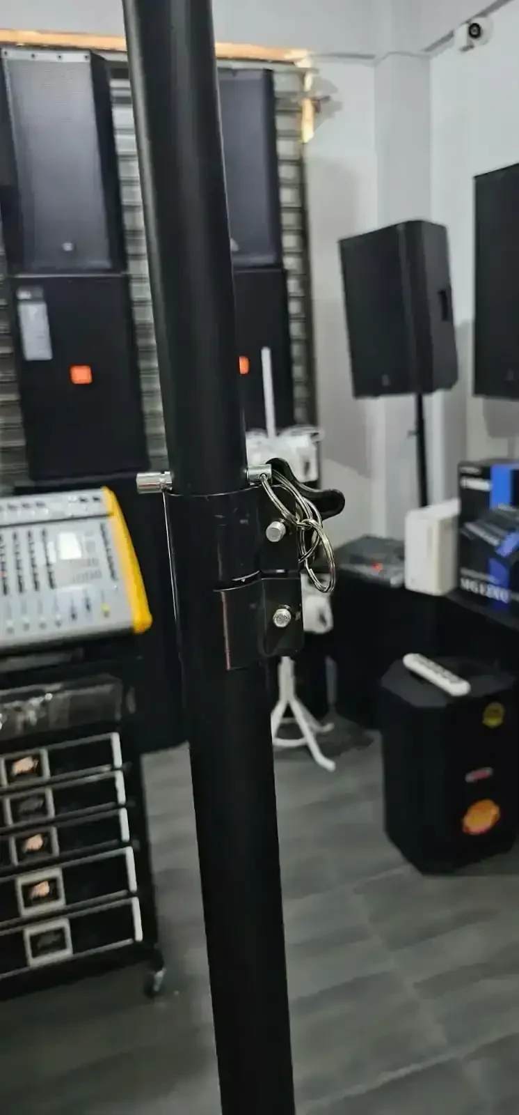 Estructura de luces en forma de T  Todo el cuerpo y los seguros son 100% de fierro nada de plástico 4