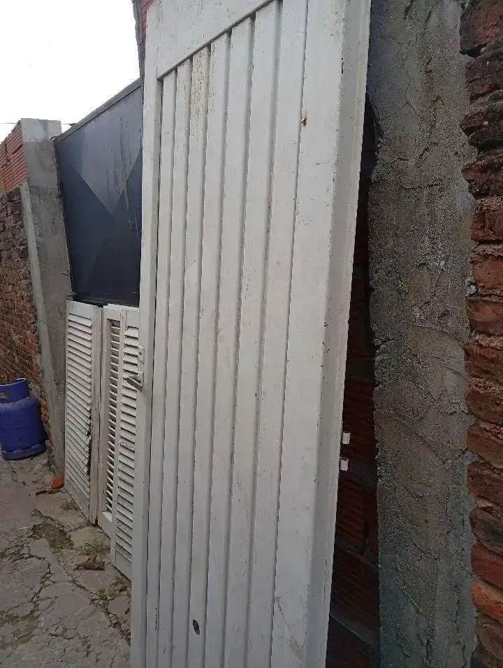Puerta sin marco  2 trabas 2