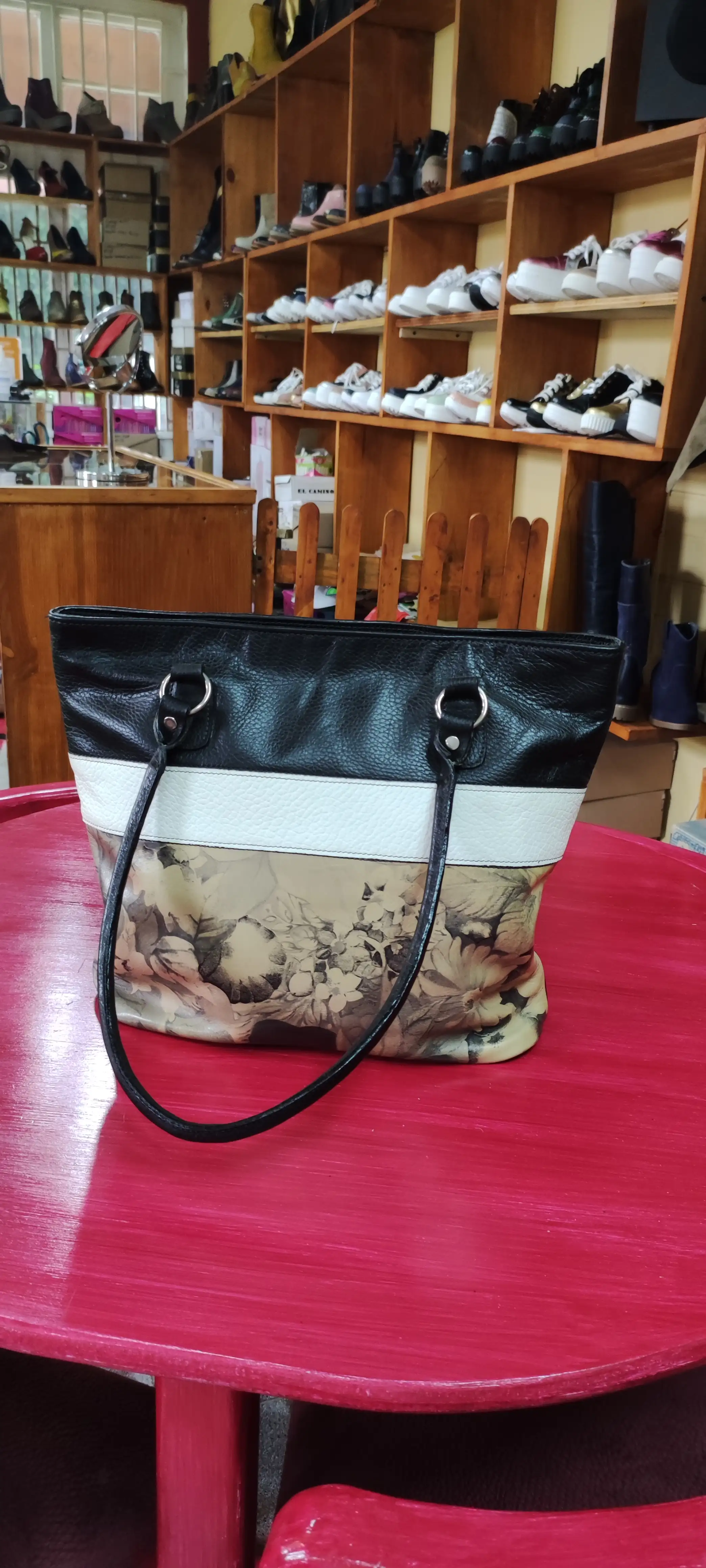Cartera negro\blanco\flores