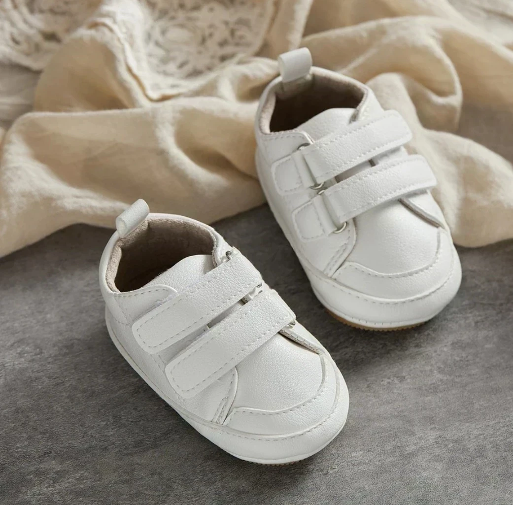 ZAPATITOS BLANCOS