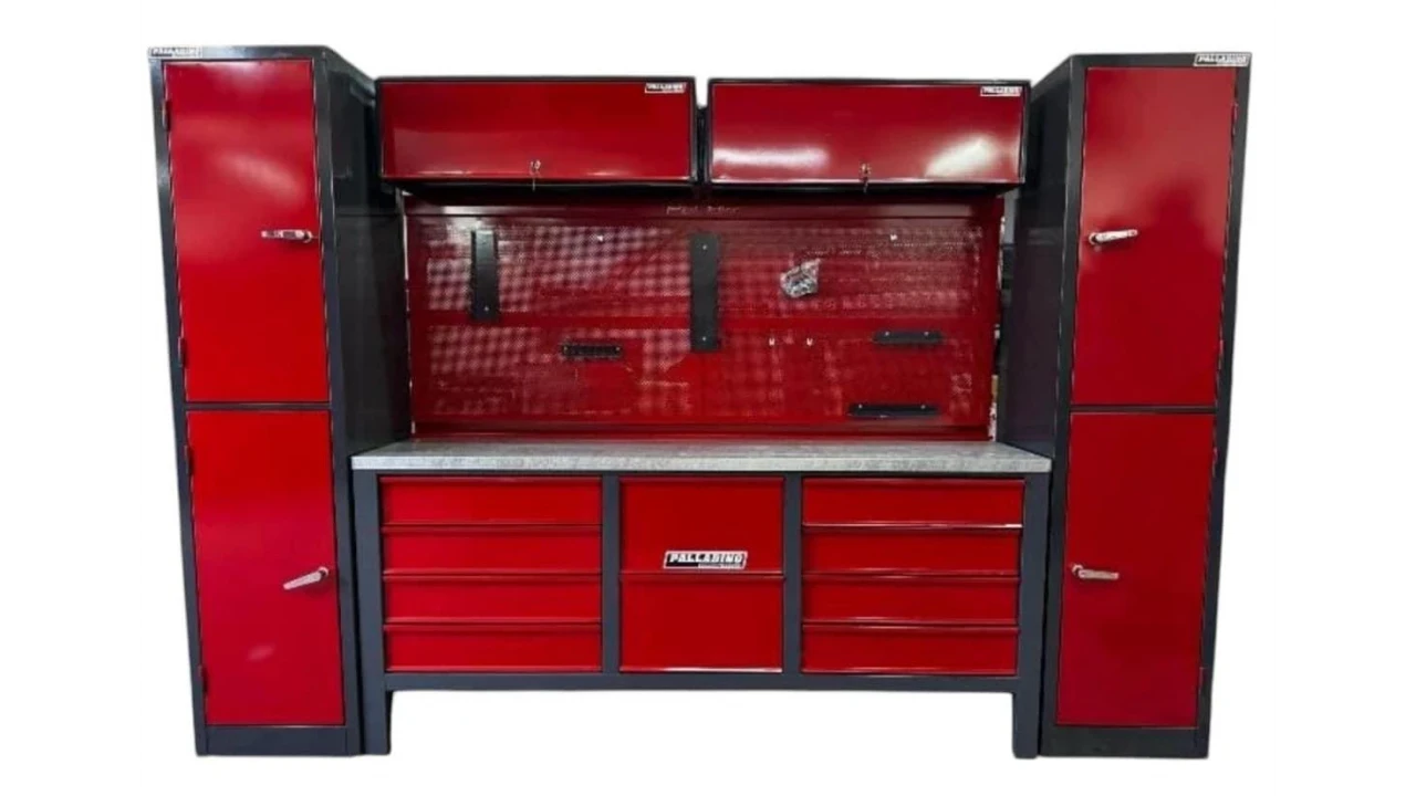 Banco de trabajo 2 mts 10 cajones + tablero 2 mts x 0,80 mts + 2 alacenas con suspensión 0,96 x 0,30 x 0,30 mts + 2 armarios 0,49 x 0,50 x 2,04 mts